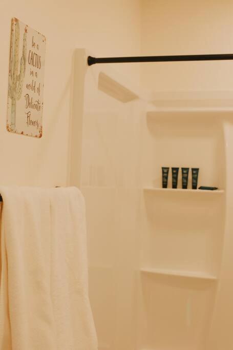 Agave Tiny House At Cactus Flower-Hot Tub-Pet Friendly-No Pet Fees! ألباكركي المظهر الخارجي الصورة