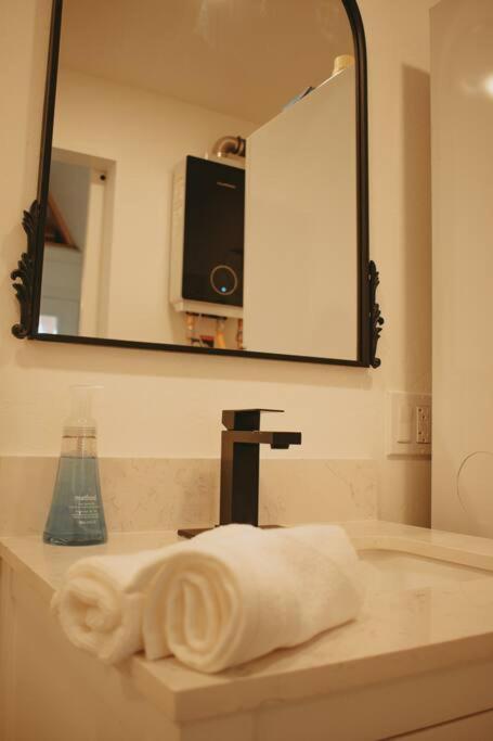 Agave Tiny House At Cactus Flower-Hot Tub-Pet Friendly-No Pet Fees! ألباكركي المظهر الخارجي الصورة