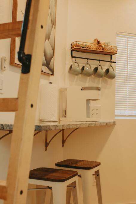 Agave Tiny House At Cactus Flower-Hot Tub-Pet Friendly-No Pet Fees! ألباكركي المظهر الخارجي الصورة