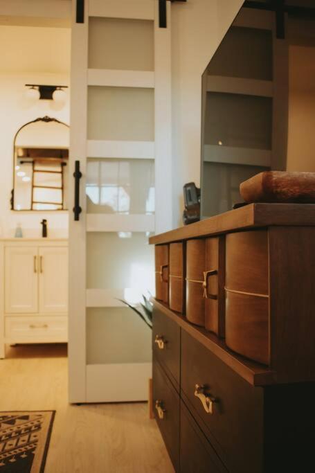 Agave Tiny House At Cactus Flower-Hot Tub-Pet Friendly-No Pet Fees! ألباكركي المظهر الخارجي الصورة
